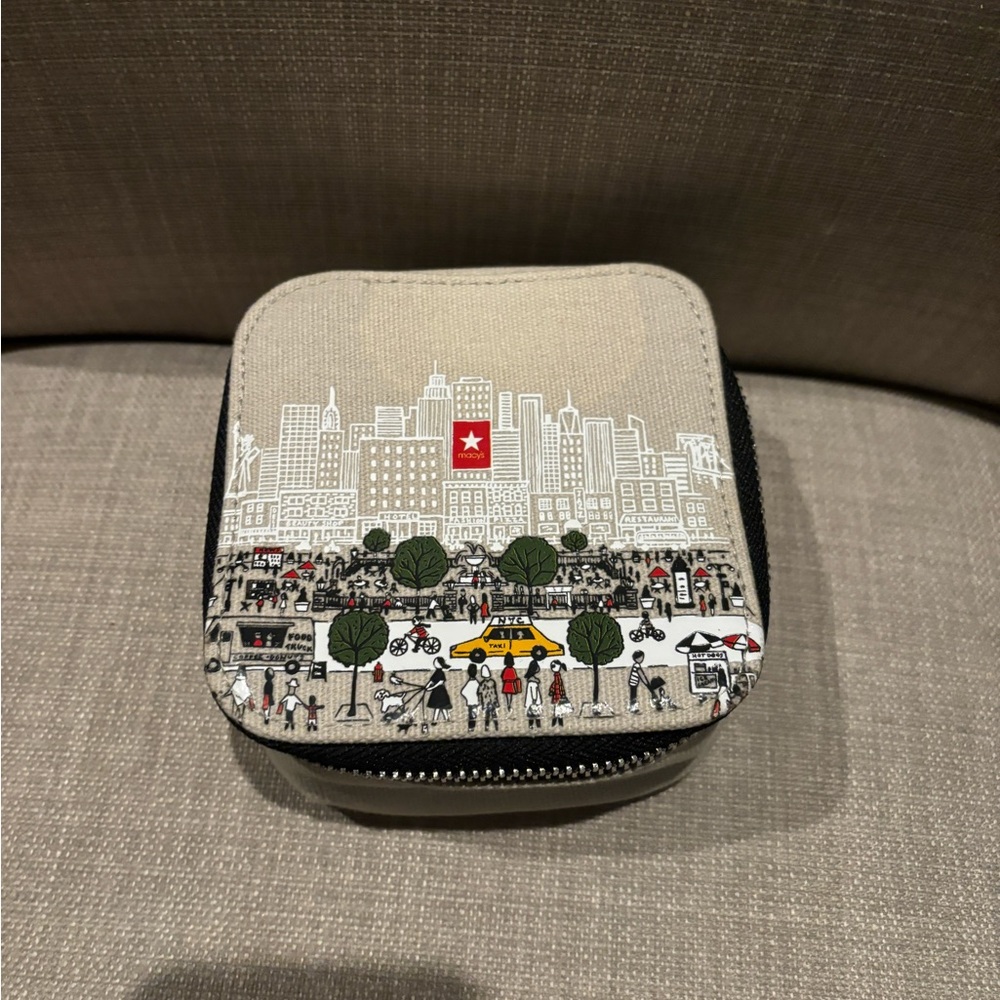 MACYS NYC Travel Jewelry Case